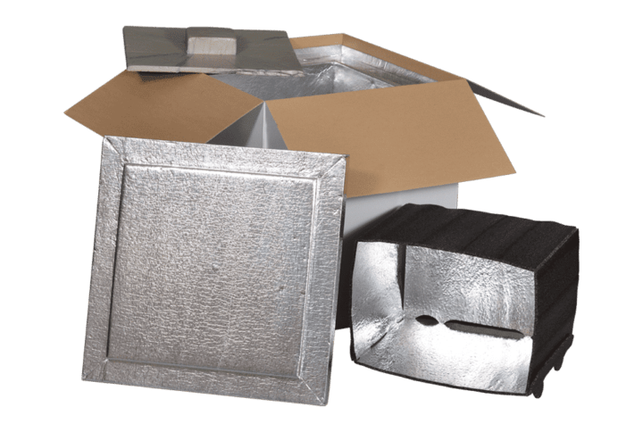 Caisse en carton équipée d'une protection interne en revêtement isotherme résistant pour être adapté au transport|à la protection et à l’expédition de produits thermosensibles|relevant du secteur de la santé humaine ou animale.||||||||||||||||||||||||